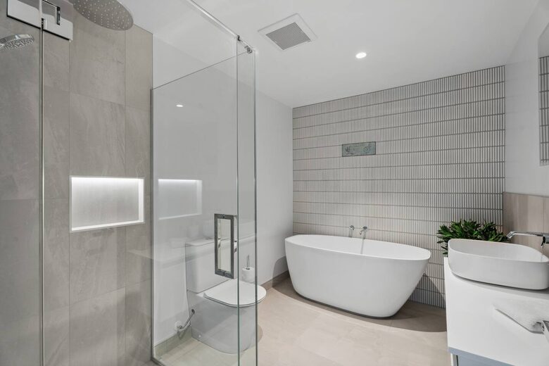 Stylish Three-Bedroom Retreat Moments from Lake Wānaka - Wānaka, New Zealand