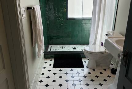 Elegant Charleston Retreat in the Historic District - Charleston, South Carolina