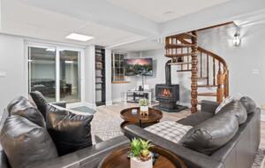 Kawartha Luxury Waterfront Home with Live-In Boathouse! - Fenelon Falls, Canada