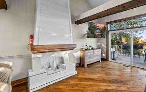 Kawartha Luxury Waterfront Home with Live-In Boathouse! - Fenelon Falls, Canada