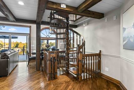 Kawartha Luxury Waterfront Home with Live-In Boathouse! - Fenelon Falls, Canada