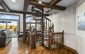 Kawartha Luxury Waterfront Home with Live-In Boathouse! - Fenelon Falls, Canada