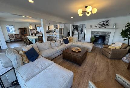 Waterfront Coastal Retreat on Barnegat Bay - Brick, New Jersey