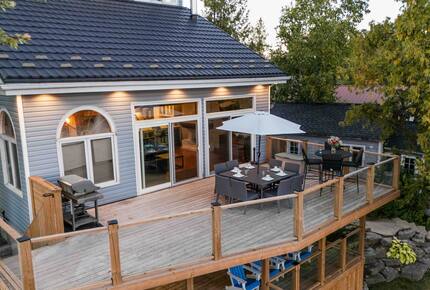 Kawartha Luxury Waterfront Home with Live-In Boathouse! - Fenelon Falls, Canada