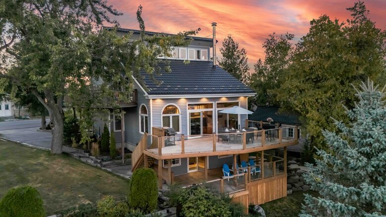 Kawartha Luxury Waterfront Home with Live-In Boathouse! - Fenelon Falls, Canada