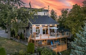 Kawartha Luxury Waterfront Home with Live-In Boathouse! - Fenelon Falls, Canada