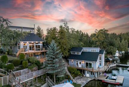 Kawartha Luxury Waterfront Home with Live-In Boathouse! - Fenelon Falls, Canada