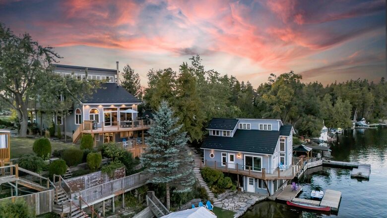 Kawartha Luxury Waterfront Home with Live-In Boathouse! - Fenelon Falls, Canada