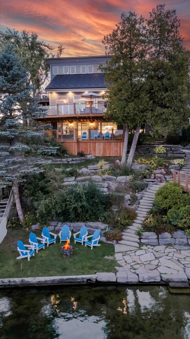 Kawartha Luxury Waterfront Home with Live-In Boathouse! - Fenelon Falls, Canada