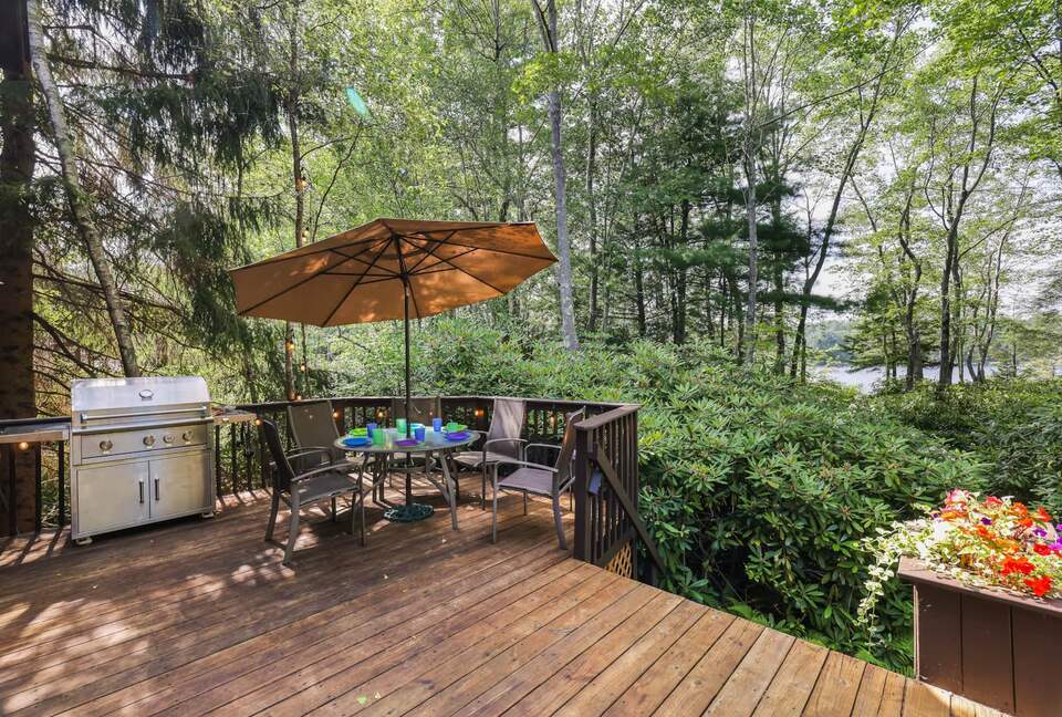 Private Sandy Beach Home on Lake Naomi - Pocono Pines, Pennsylvania