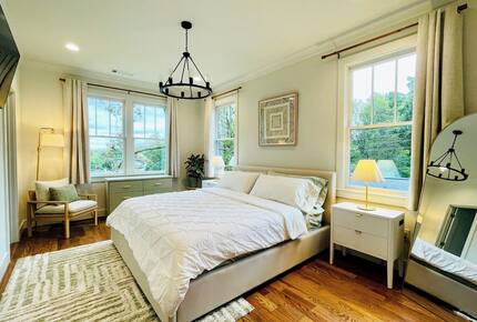 Modern Grant Park Townhouse with BeltLine Access & Private Balconies - Atlanta, Georgia