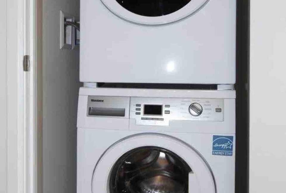 Downtown Toronto Studio with Balcony - Toronto, Canada