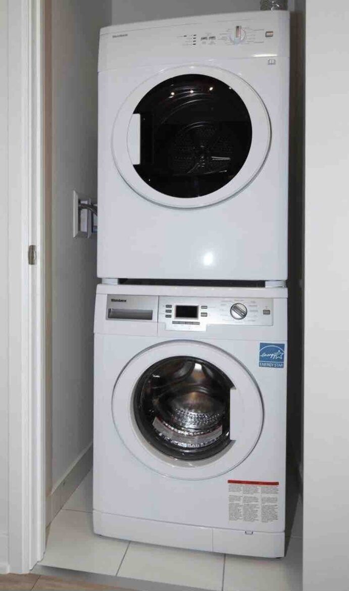 Downtown Toronto Studio with Balcony - Toronto, Canada