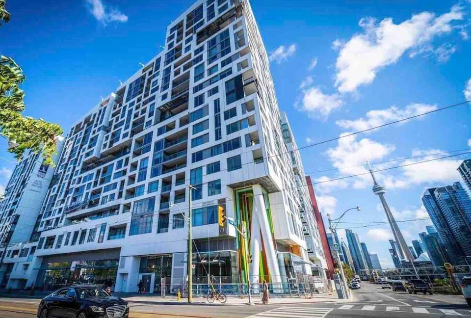 Downtown Toronto Studio with Balcony - Toronto, Canada