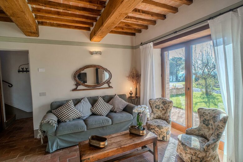 A Refined Agriturismo Apartment - Trequanda, Italy