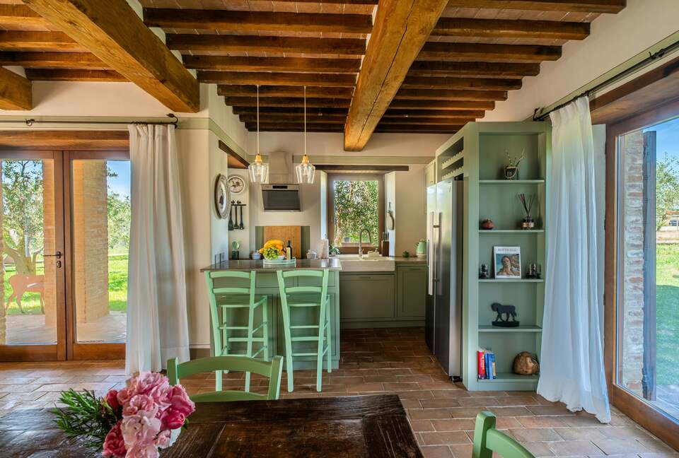 A Refined Agriturismo Apartment - Trequanda, Italy