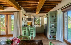 A Refined Agriturismo Apartment - Trequanda, Italy