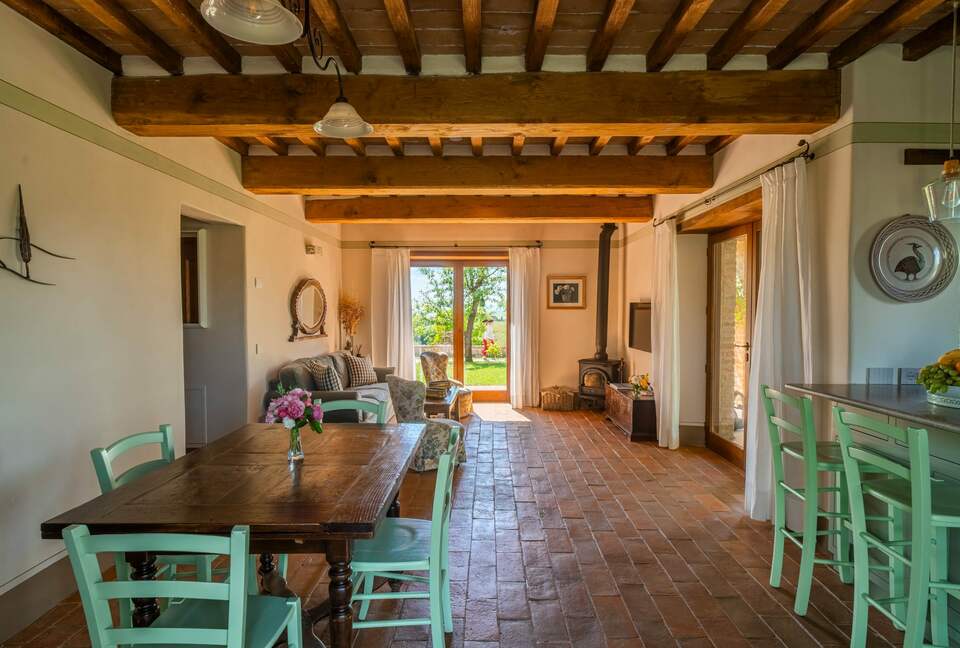 A Refined Agriturismo Apartment - Trequanda, Italy
