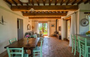 A Refined Agriturismo Apartment - Trequanda, Italy