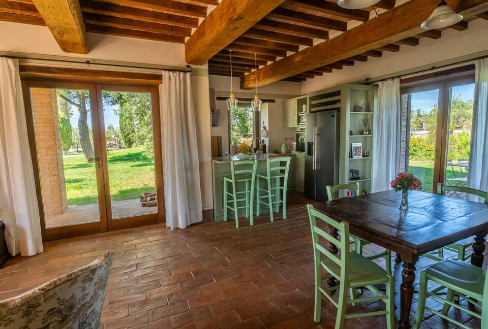 A Refined Agriturismo Apartment - Trequanda, Italy