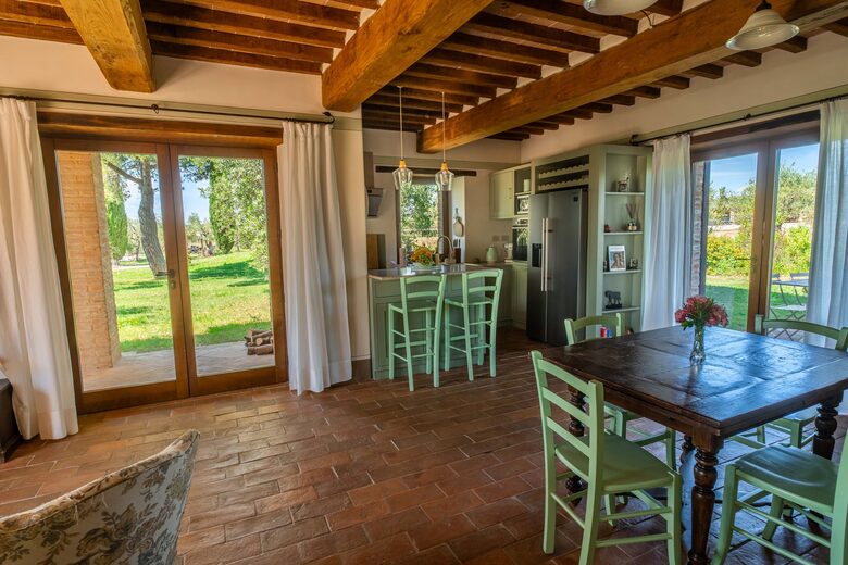 A Refined Agriturismo Apartment - Trequanda, Italy