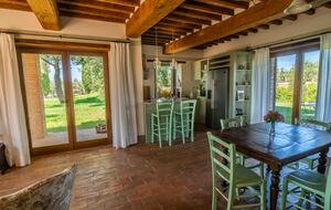 A Refined Agriturismo Apartment - Trequanda, Italy