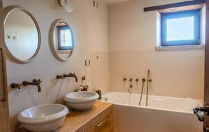 A Refined Agriturismo Apartment - Trequanda, Italy