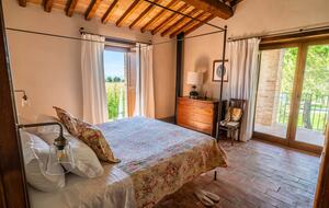 A Refined Agriturismo Apartment - Trequanda, Italy