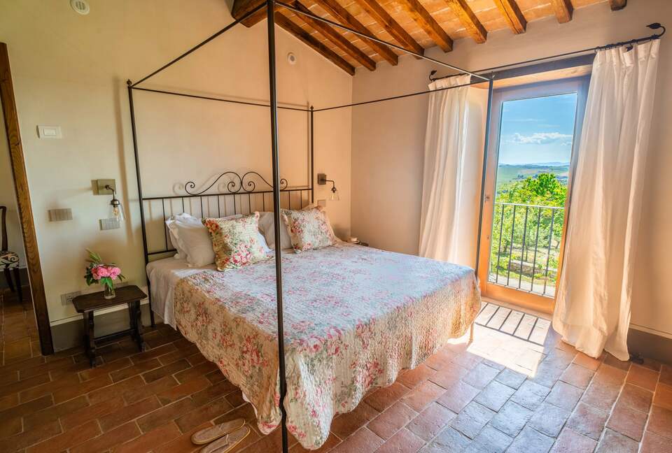 A Refined Agriturismo Apartment - Trequanda, Italy