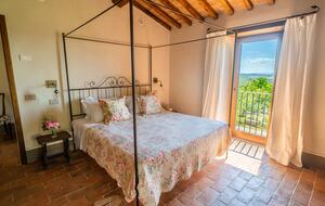 A Refined Agriturismo Apartment - Trequanda, Italy