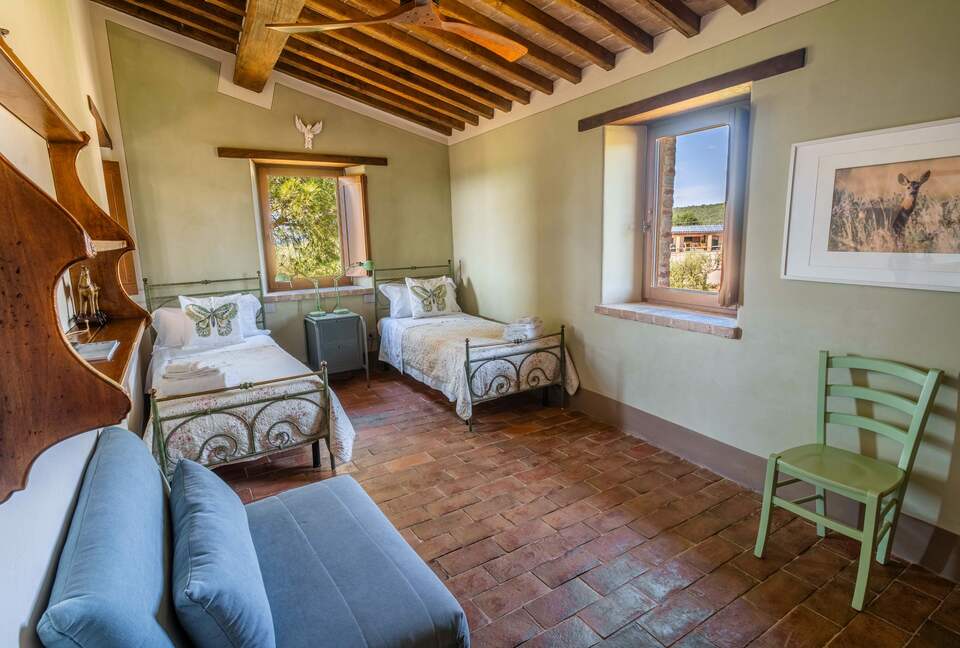 A Refined Agriturismo Apartment - Trequanda, Italy
