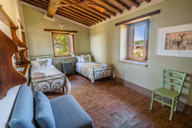 A Refined Agriturismo Apartment - Trequanda, Italy