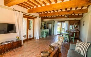 A Refined Agriturismo Apartment - Trequanda, Italy