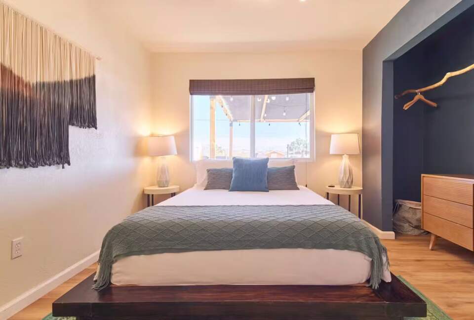 Private Joshua Tree Desert Retreat with Hot Tub & Stargazing - Joshua Tree, California