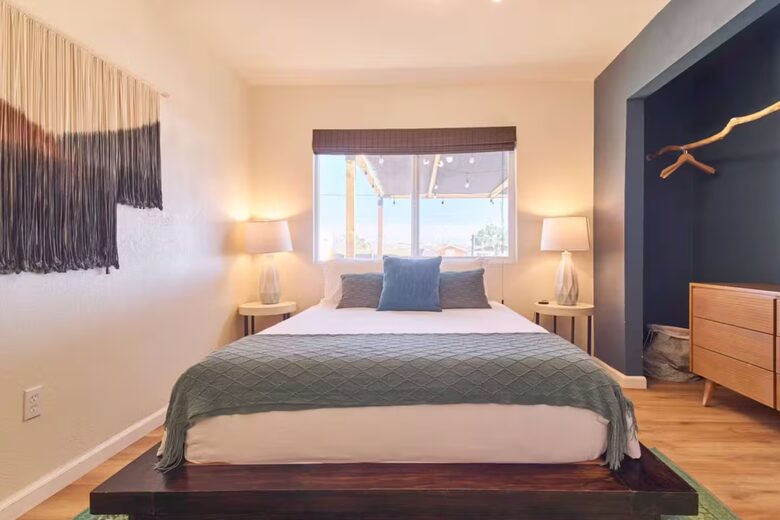 Private Joshua Tree Desert Retreat with Hot Tub & Stargazing - Joshua Tree, California