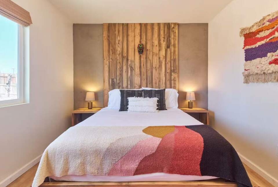 Private Joshua Tree Desert Retreat with Hot Tub & Stargazing - Joshua Tree, California