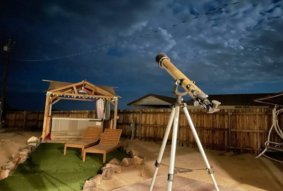 Private Joshua Tree Desert Retreat with Hot Tub & Stargazing - Joshua Tree, California