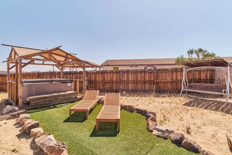 Private Joshua Tree Desert Retreat with Hot Tub & Stargazing - Joshua Tree, California