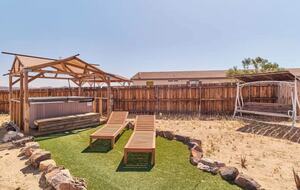 Private Joshua Tree Desert Retreat with Hot Tub & Stargazing - Joshua Tree, California