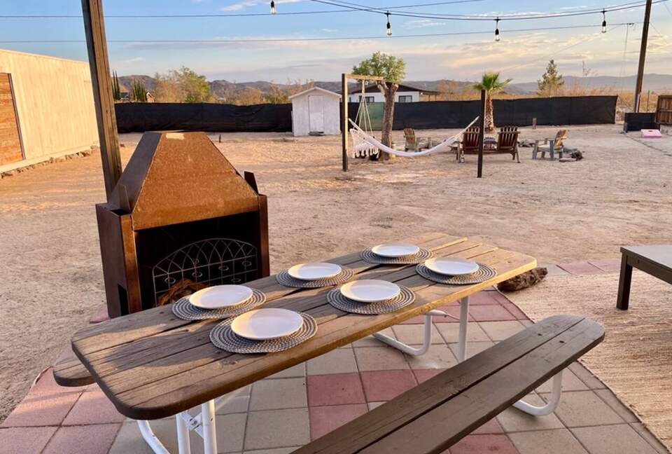 Private Joshua Tree Desert Retreat with Hot Tub & Stargazing - Joshua Tree, California