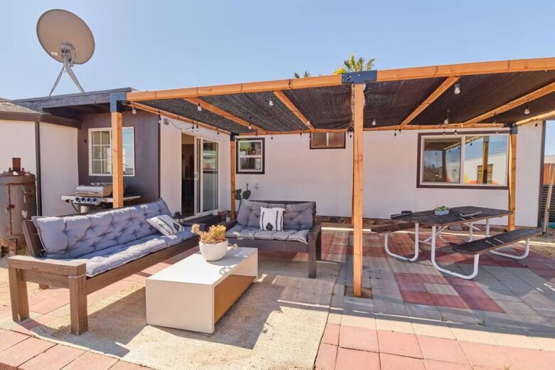 Private Joshua Tree Desert Retreat with Hot Tub & Stargazing - Joshua Tree, California