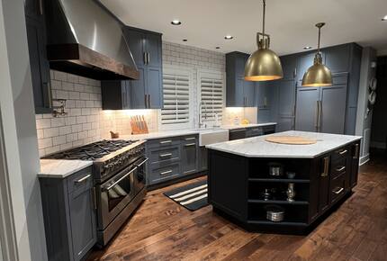Kithen with Gourmet Chef 6 Burner Stove and Double Oven