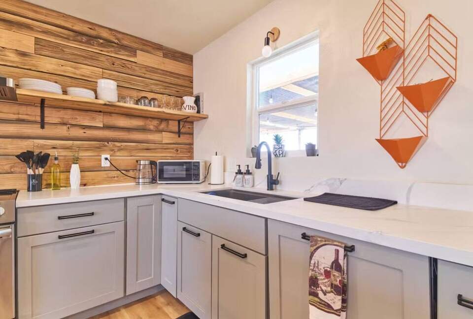 Private Joshua Tree Desert Retreat with Hot Tub & Stargazing - Joshua Tree, California