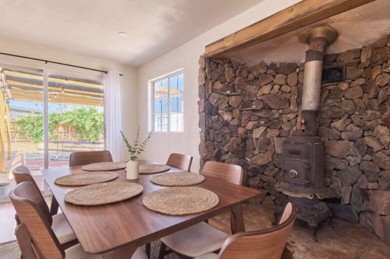 Private Joshua Tree Desert Retreat with Hot Tub & Stargazing - Joshua Tree, California