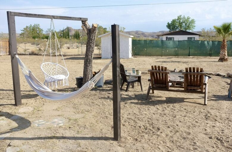 Private Joshua Tree Desert Retreat with Hot Tub & Stargazing - Joshua Tree, California