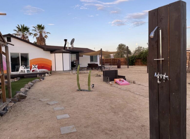 Private Joshua Tree Desert Retreat with Hot Tub & Stargazing - Joshua Tree, California