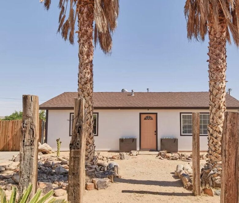 Private Joshua Tree Desert Retreat with Hot Tub & Stargazing - Joshua Tree, California