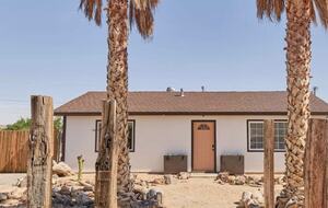 Private Joshua Tree Desert Retreat with Hot Tub & Stargazing - Joshua Tree, California