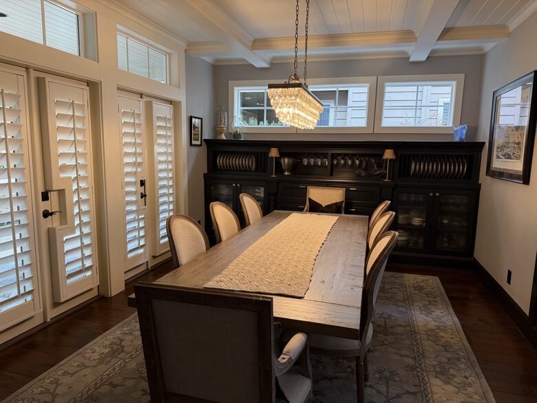 Dining Room - Seats 10 people
