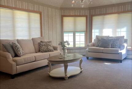 Catskills River View Retreat with Pool & Hot Tub - Hancock, New York